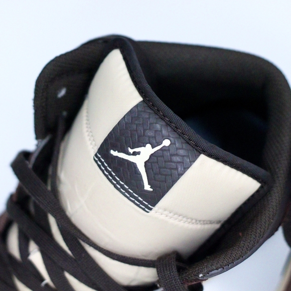Air Jordan 1 Mid SE 'Paris YMCA' - Picture 7 of 9